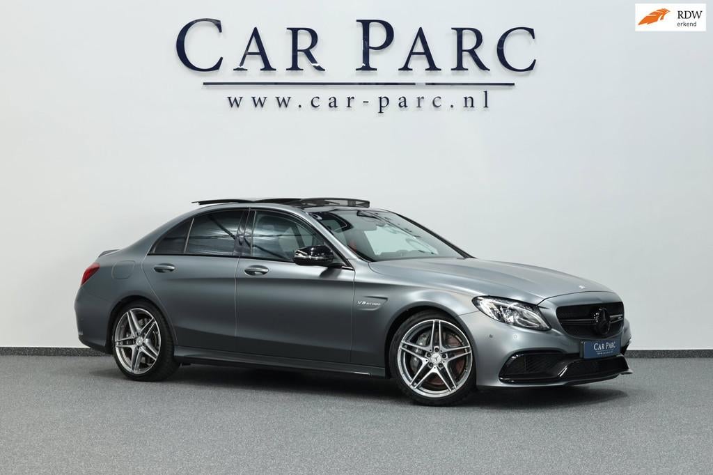 Mercedes-Benz C-klasse AMG 63 MATT/CARBON/SCHAALSTOELEN/SFEE, Auto's, Mercedes-Benz, Automaat, Achterwielaandrijving, Gebruikt