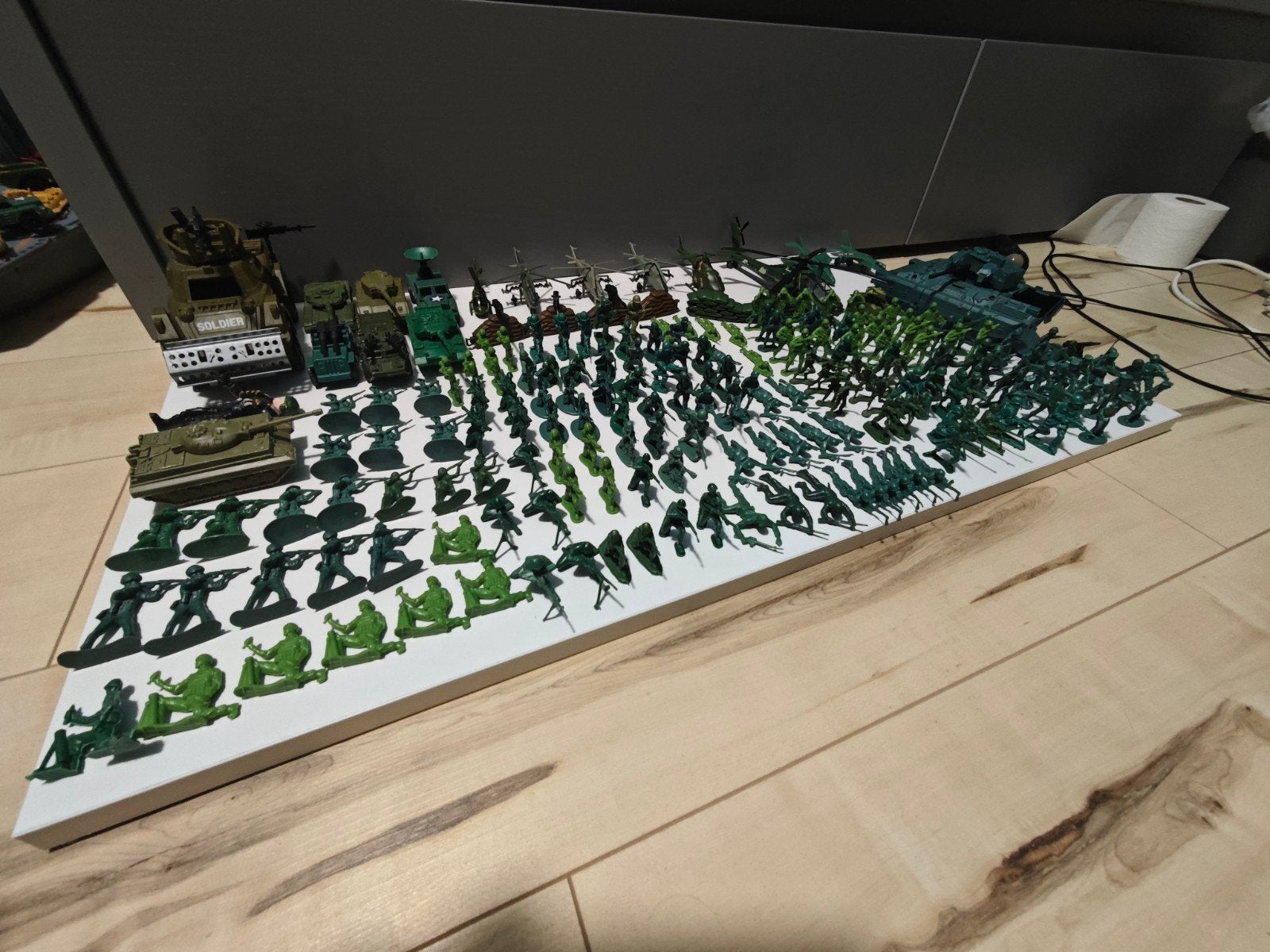 leger poppetjes met tanks en helikopters, Ophalen of Verzenden