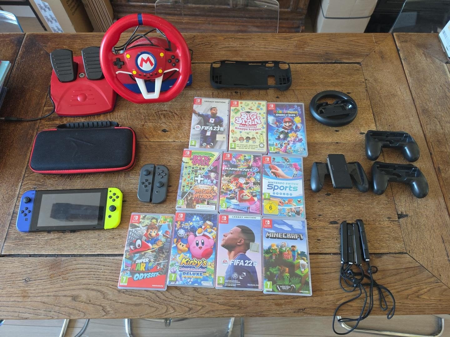 Nintendo Switch complete set + 10 games + Mario racestuur +, Ophalen of Verzenden, Zo goed als nieuw, Met 3 controllers of meer
