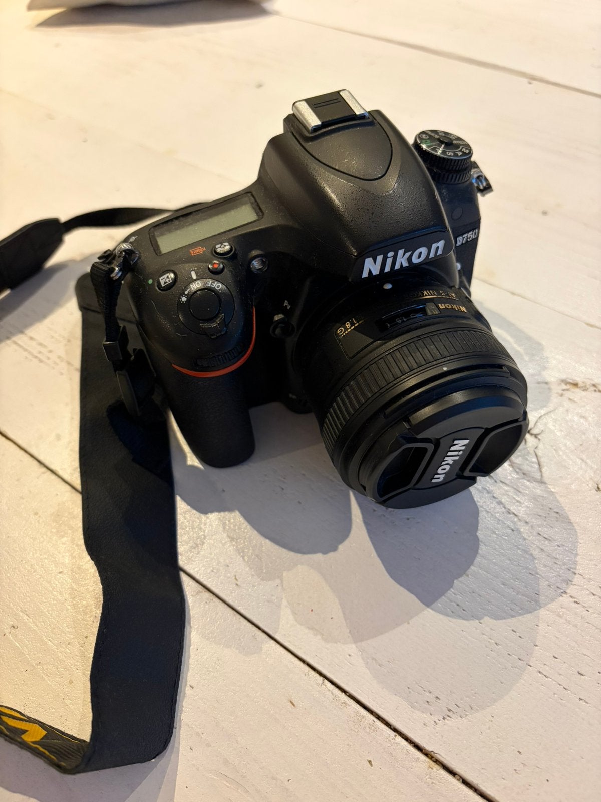 Nikon D750 weinig kliks met lens, Ophalen, Zo goed als nieuw, Nikon, Geen optische zoom