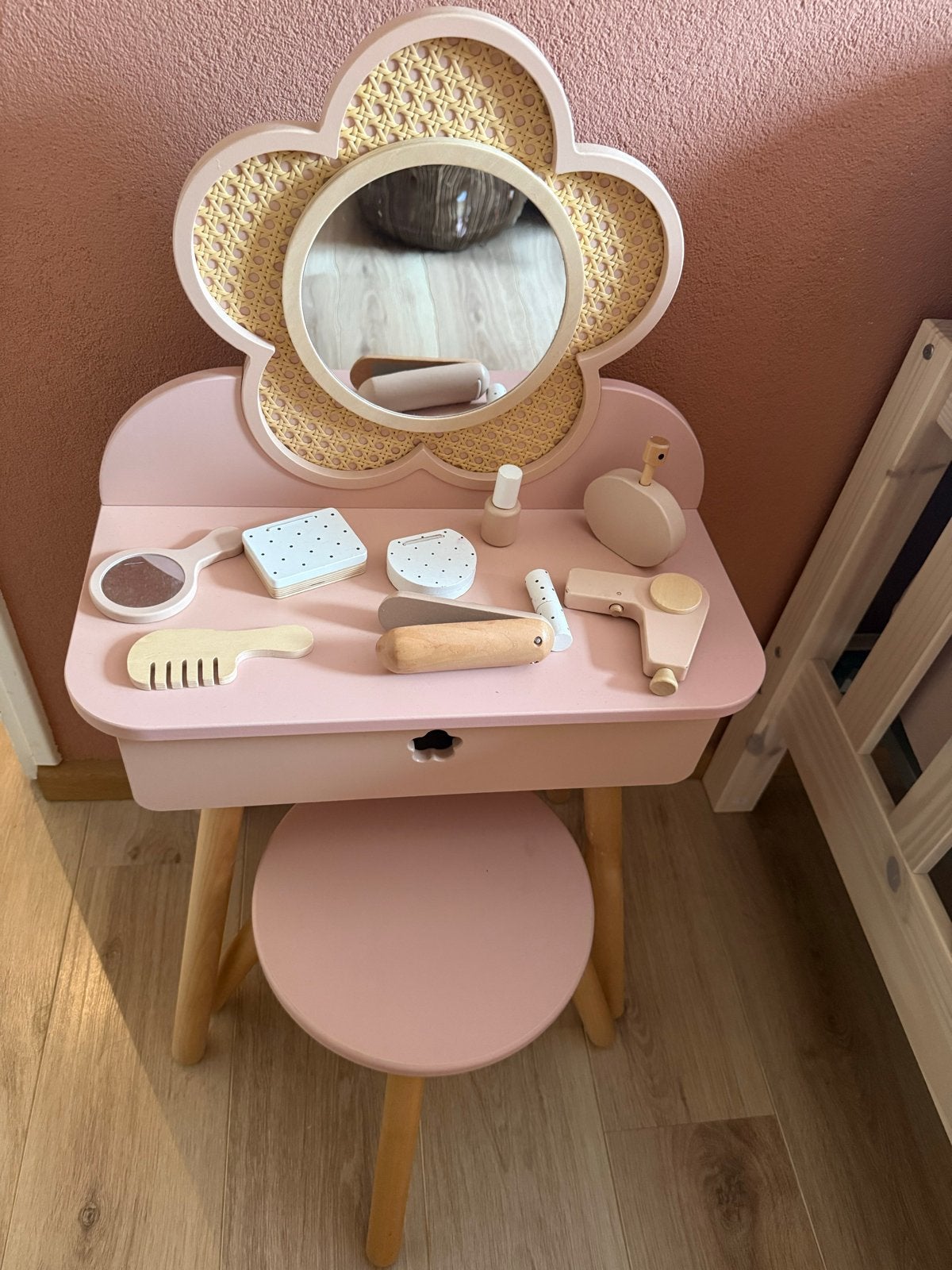 Houten kaptafel met krukje en accessoires - Roze, Ophalen of Verzenden, Zo goed als nieuw, Meubelstuk of Keukentje