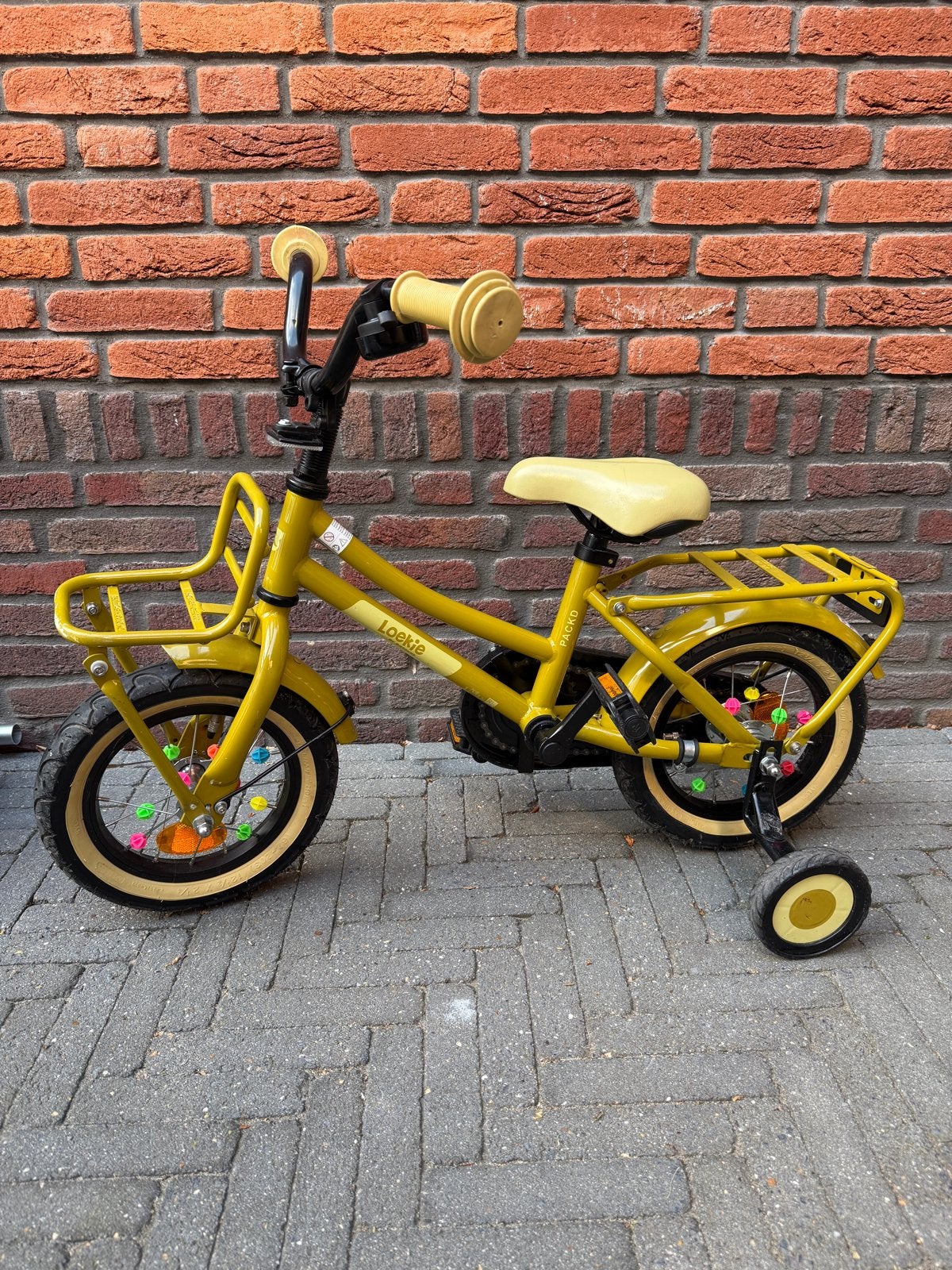 Loekie kinderfiets 12 inch met zijwieltjes, Fietsen en Brommers, Ophalen, Terugtraprem, Zijwieltjes, Gebruikt
