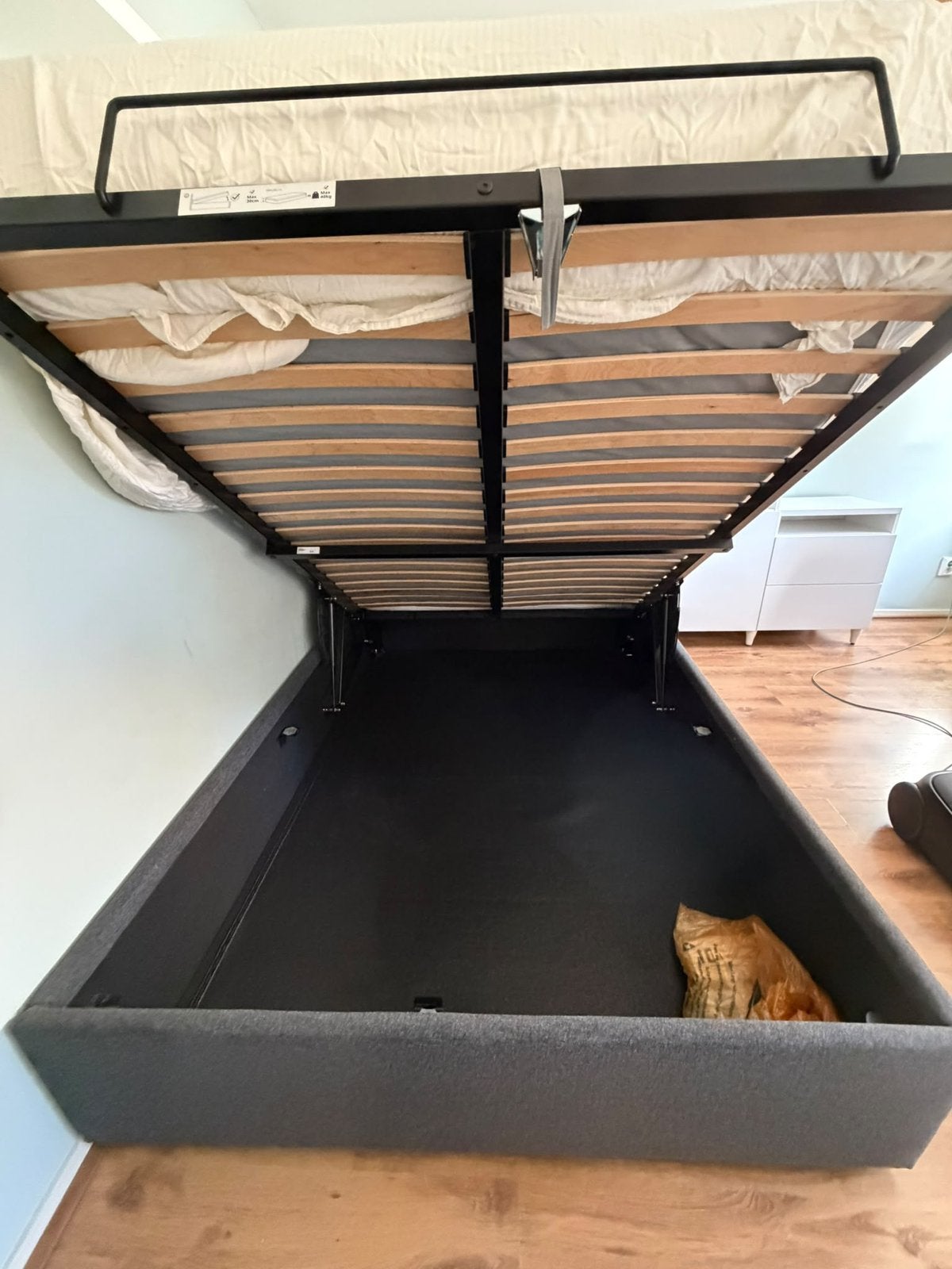 Foto 3 van IKEA Bed 140x200, Donkergrijs, Met Opbergruimte + matras