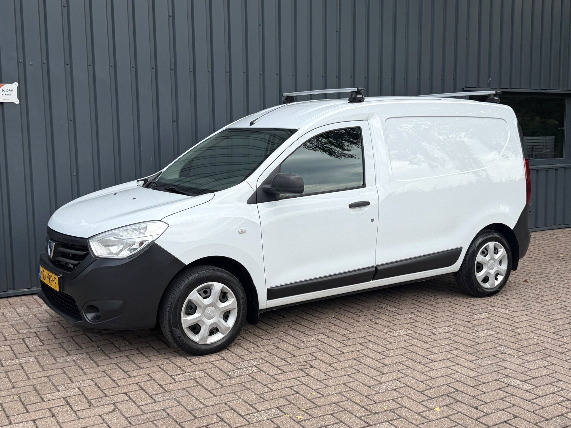 Dacia Dokker 1.6 MPI 100 Basic BENZINE!/MARGE!/ONDERHOUDEN!/, Stof, Gebruikt, 4 cilinders, Wit