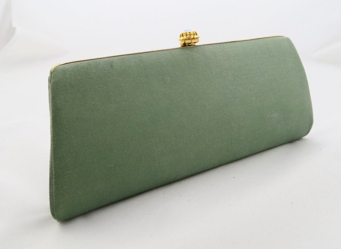 Vintage lichtgroene clutch met strass sluiting, Ophalen of Verzenden, Gebruikt, Groen, Avondtasje