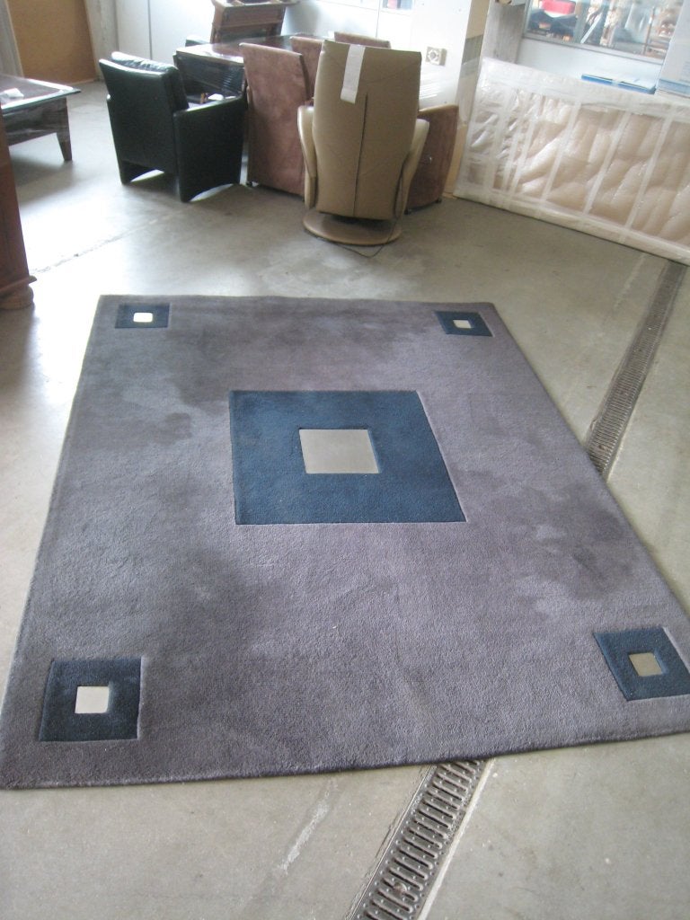 Modern vloerkleed met aluminium accenten, Niet ingevuld, Gebruikt, Niet ingevuld, Niet ingevuld