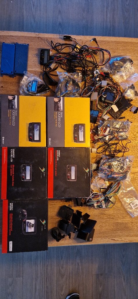 Partij parrot carkits en onderdelen ck3100 mki9200, Auto diversen, Ophalen of Verzenden, Nieuw