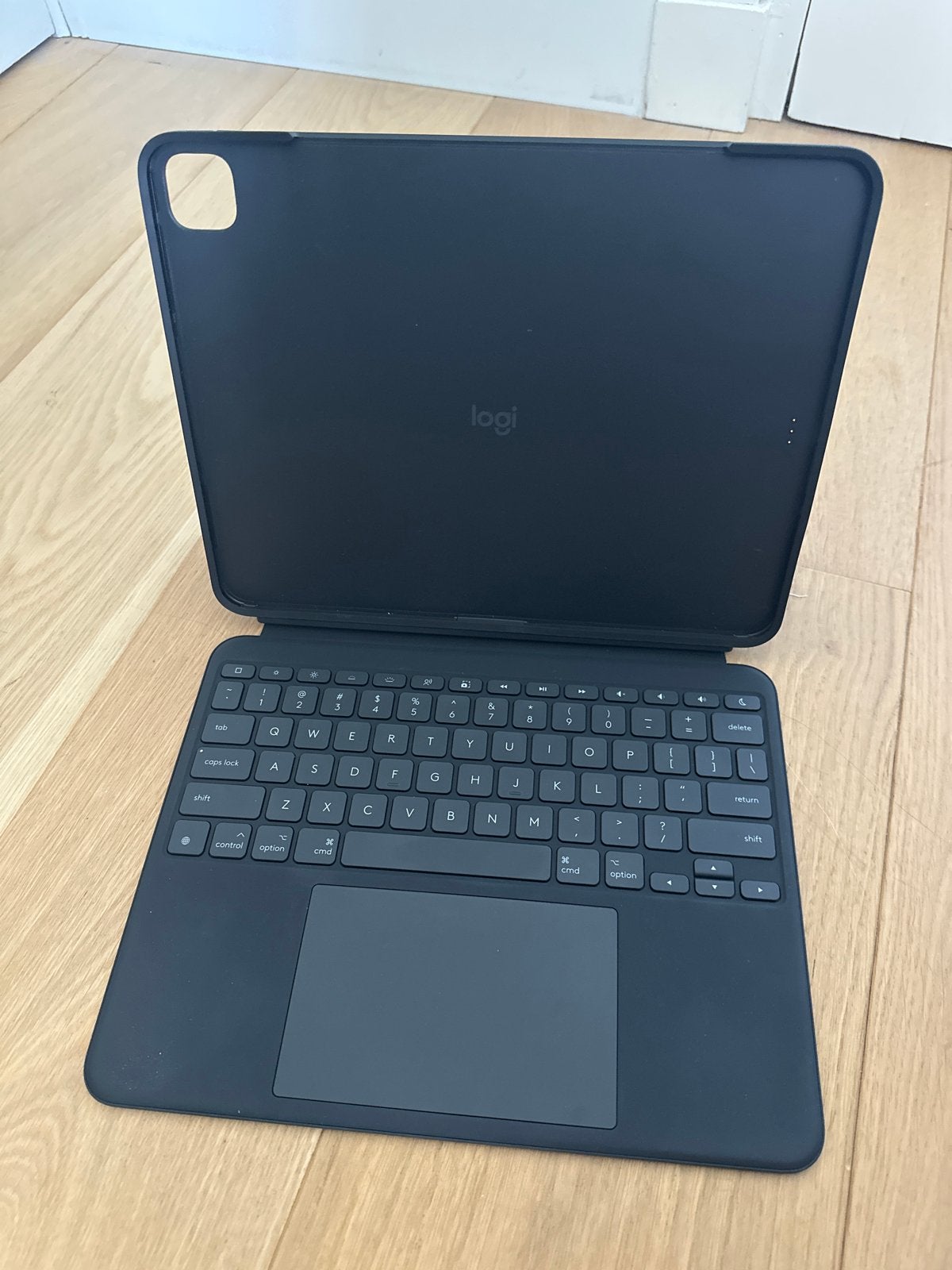 Logitech toetsenbord voor iPad Pro 13 inch, Ophalen, Zo goed als nieuw, Draadloos, Qwerty