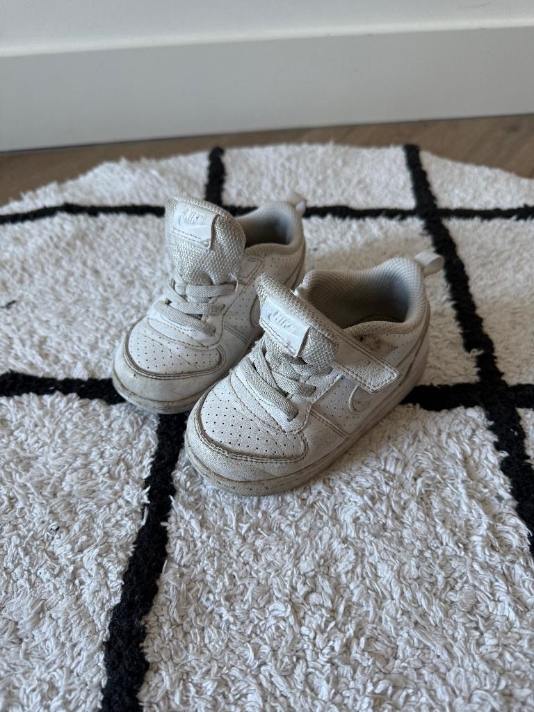Gebruikt wit Nike peuter sneaker schoen court borough 22,5, Gebruikt, Jongen of Meisje, Schoenen, Ophalen of Verzenden