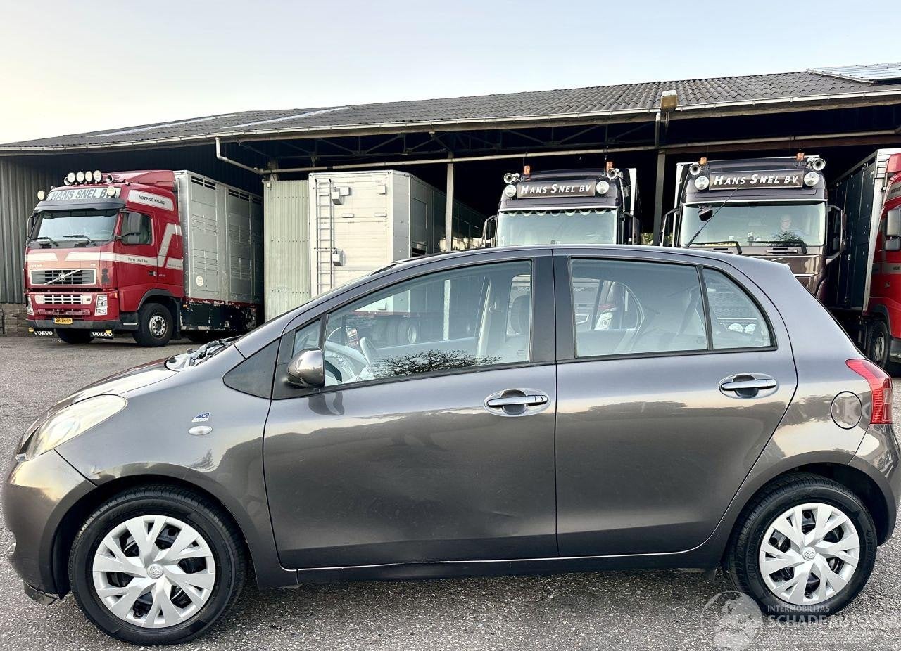 Toyota Yaris 1.3 VVT-I 87pk Sol MMT Automaat Follow me 5drs, Automaat, Toyota-Allee 2 ,50858, Köln, Deutschland, Toyota, Zilver of Grijs