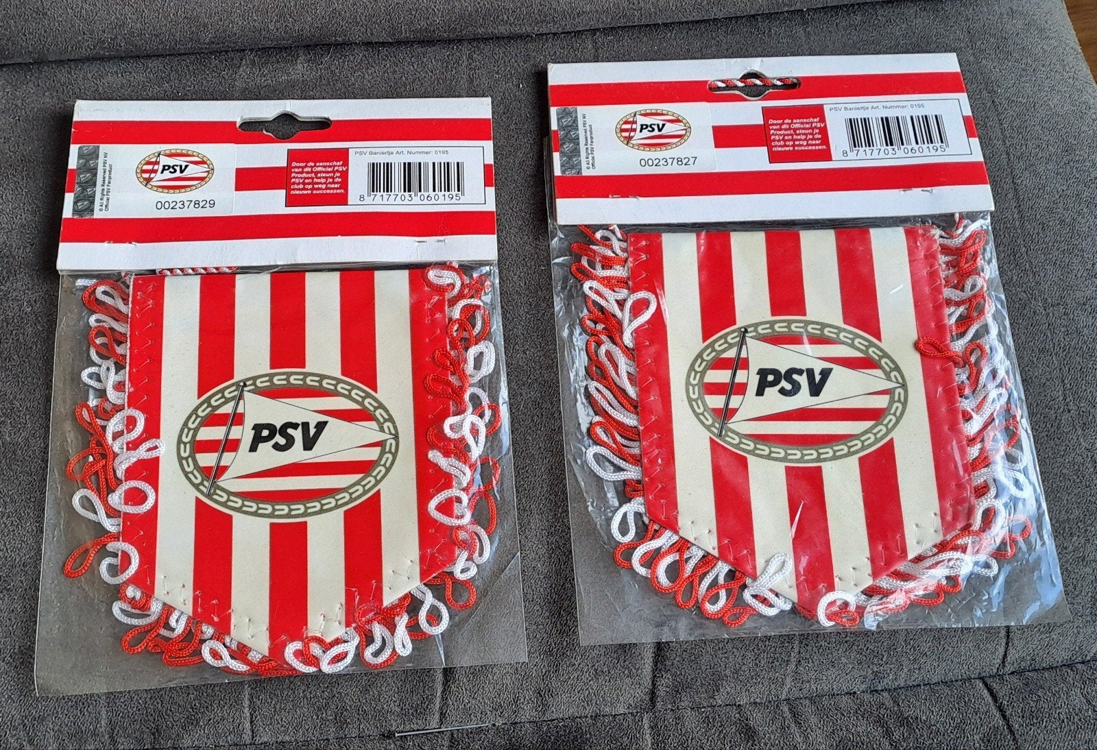 2x PSV Baniertje - Nieuw in verpakking, Verzamelen, Sportartikelen en Voetbal, Ophalen of Verzenden, Nieuw, PSV, Vaantje of Sjaal