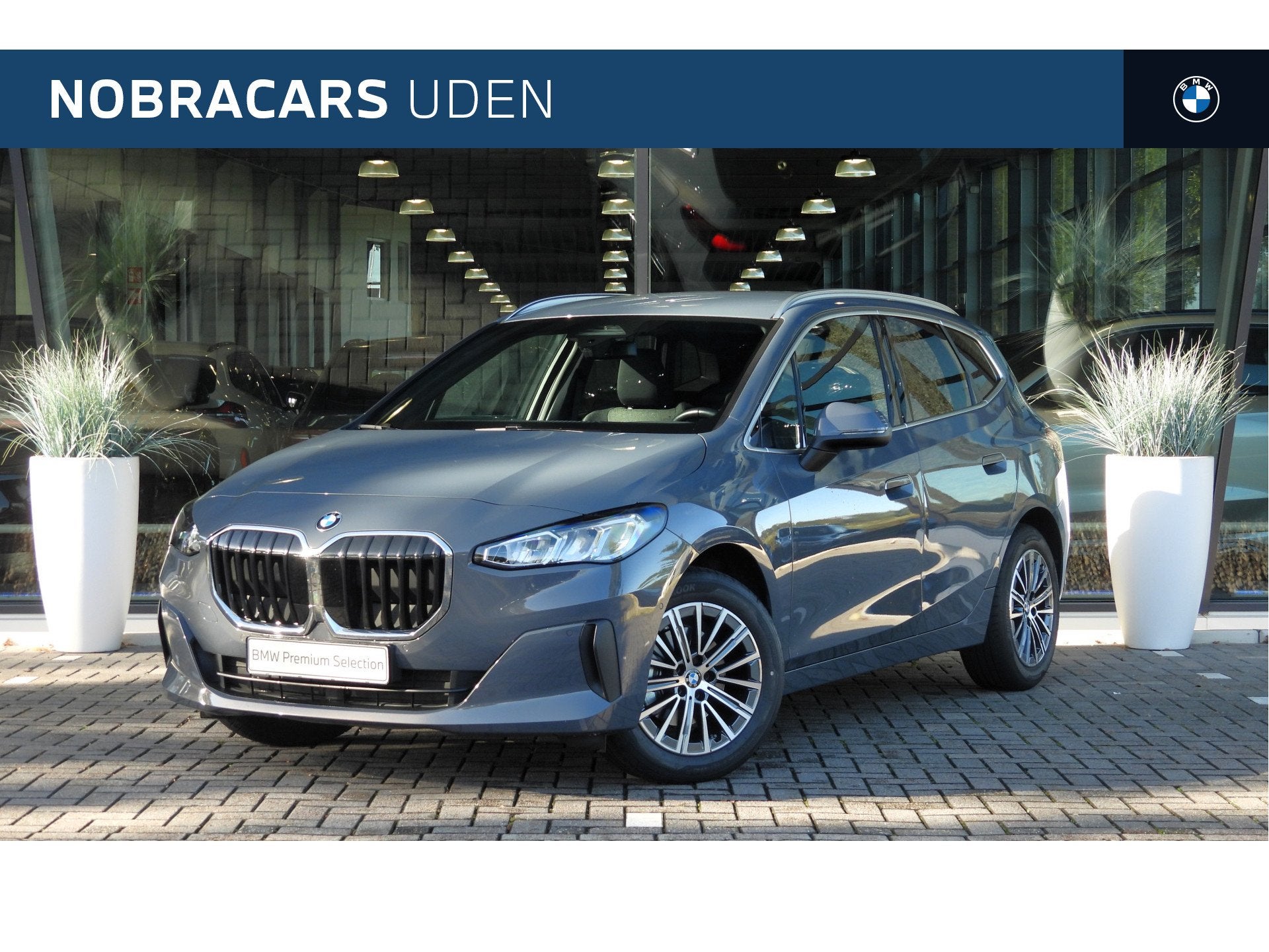 BMW 2 Serie Active Tourer 220i Automaat / Sportstoelen / Ach, Auto's, Dealer onderhouden, Stof, Gebruikt, Euro 6