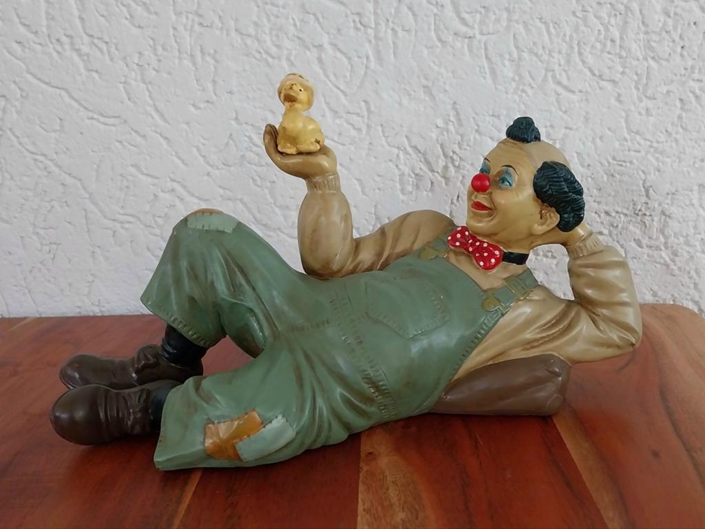 Vintage Clown Beeldje met Eendje - Decoratief Figuur, Verzamelen, Beelden en Beeldjes, Ophalen of Verzenden, Gebruikt, Mens