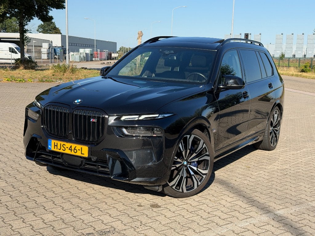 BMW X7 M60i Xdrive 530pk Aut 2023 Zwart, Auto's, Dealer onderhouden, 4395 cc, 7 stoelen, Zwart