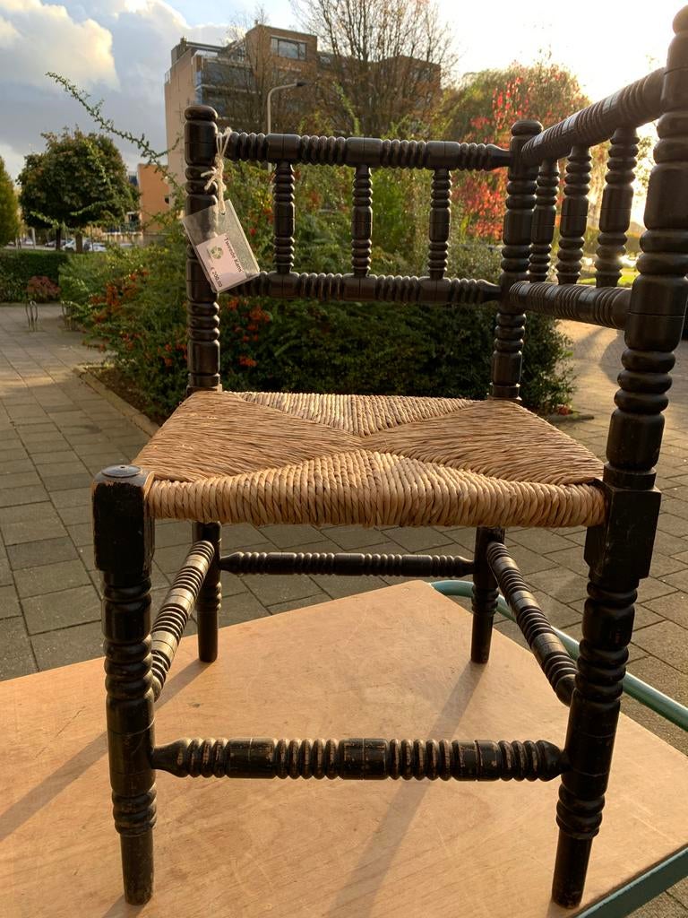 Hoekstoel met rieten zitting en houten bollen pootjes, Ophalen of Verzenden