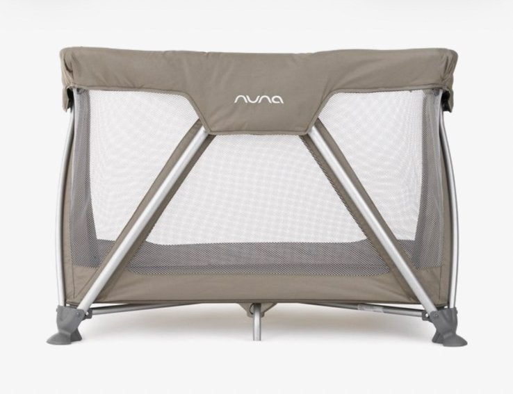 Nuna Sena campingbedje met verhoger, Ophalen, Zo goed als nieuw, Reisbedje