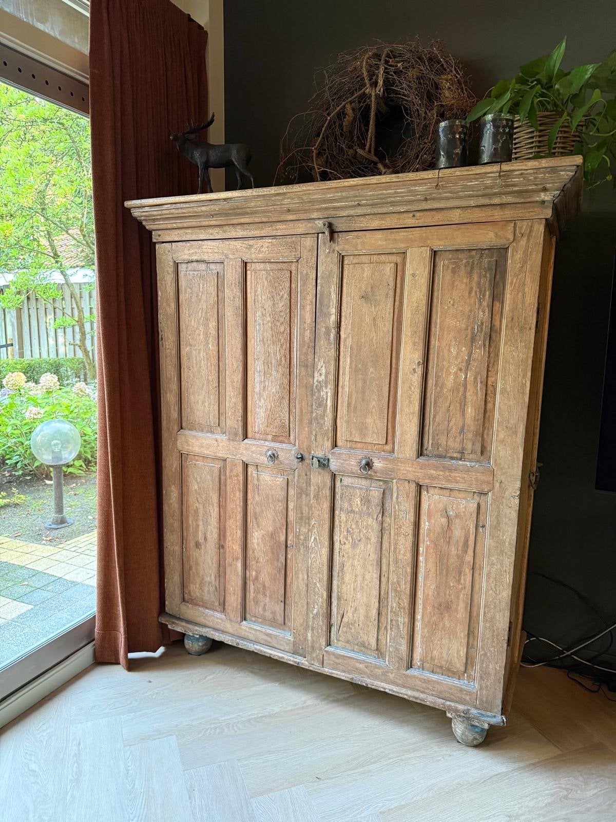 Antieke houten kast met twee deuren, Antiek en Kunst, Ophalen