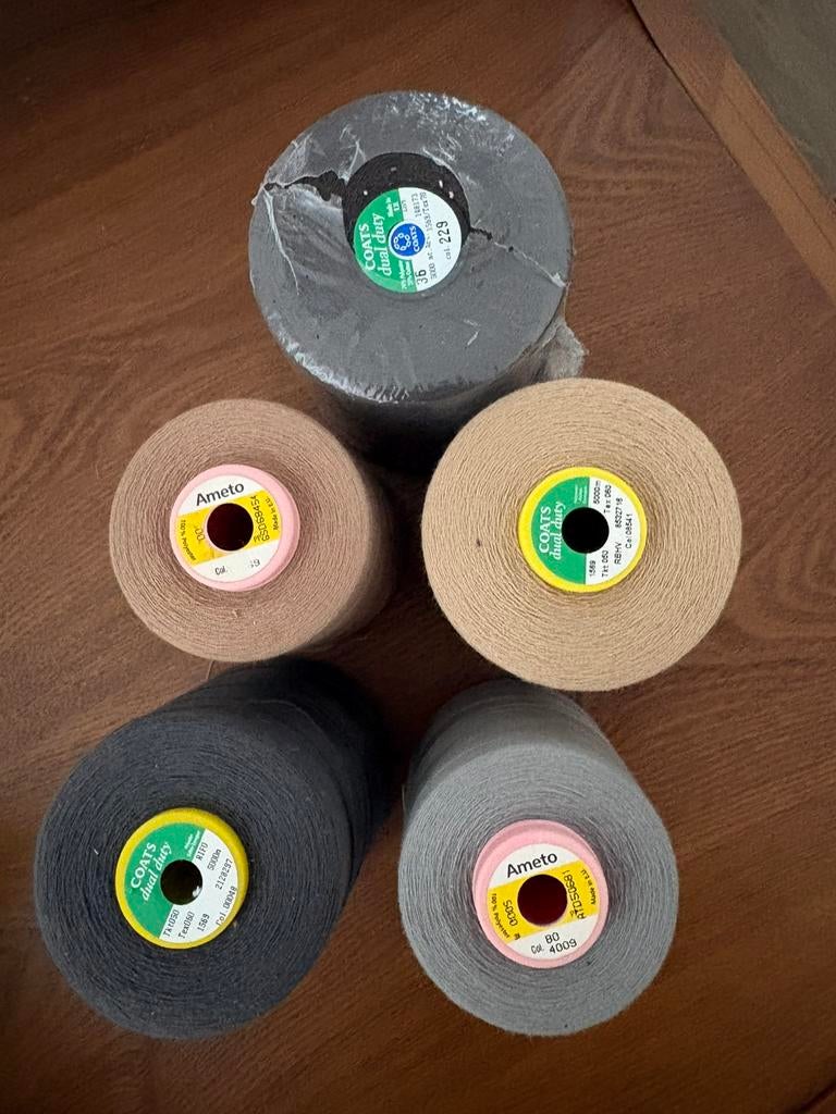 grote klossen garen naai/lockmachine, Ophalen of Verzenden, Zo goed als nieuw, Garen of Naald(en)