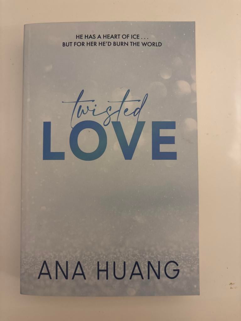 Twisted Love (1)& Twisted Games (2) - Ana Huang (Engels), Boeken, Romans, Ophalen of Verzenden, Zo goed als nieuw, Europa overig