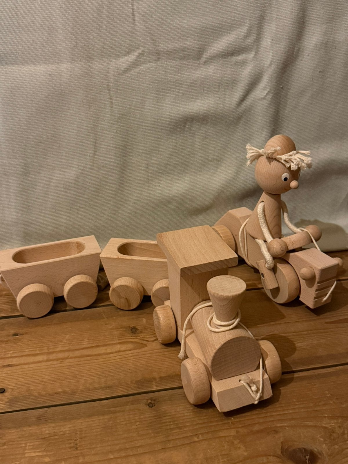 Houten speelgoed trein en motor, Kinderen en Baby's, Speelgoed | Houten speelgoed, Ophalen of Verzenden, Zo goed als nieuw