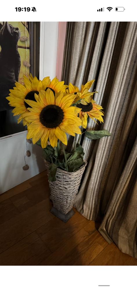 Grote riet metalen vaas met kunst  zonnebloemen, Overige materialen, Gebruikt, Overige kleuren, Ophalen of Verzenden
