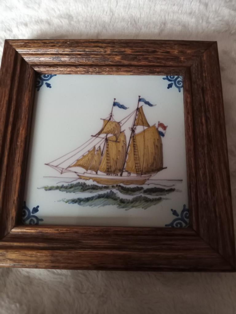 Vintage Makkumer Tegel met Schip in Houten Lijstje, Antiek en Kunst, Ophalen of Verzenden