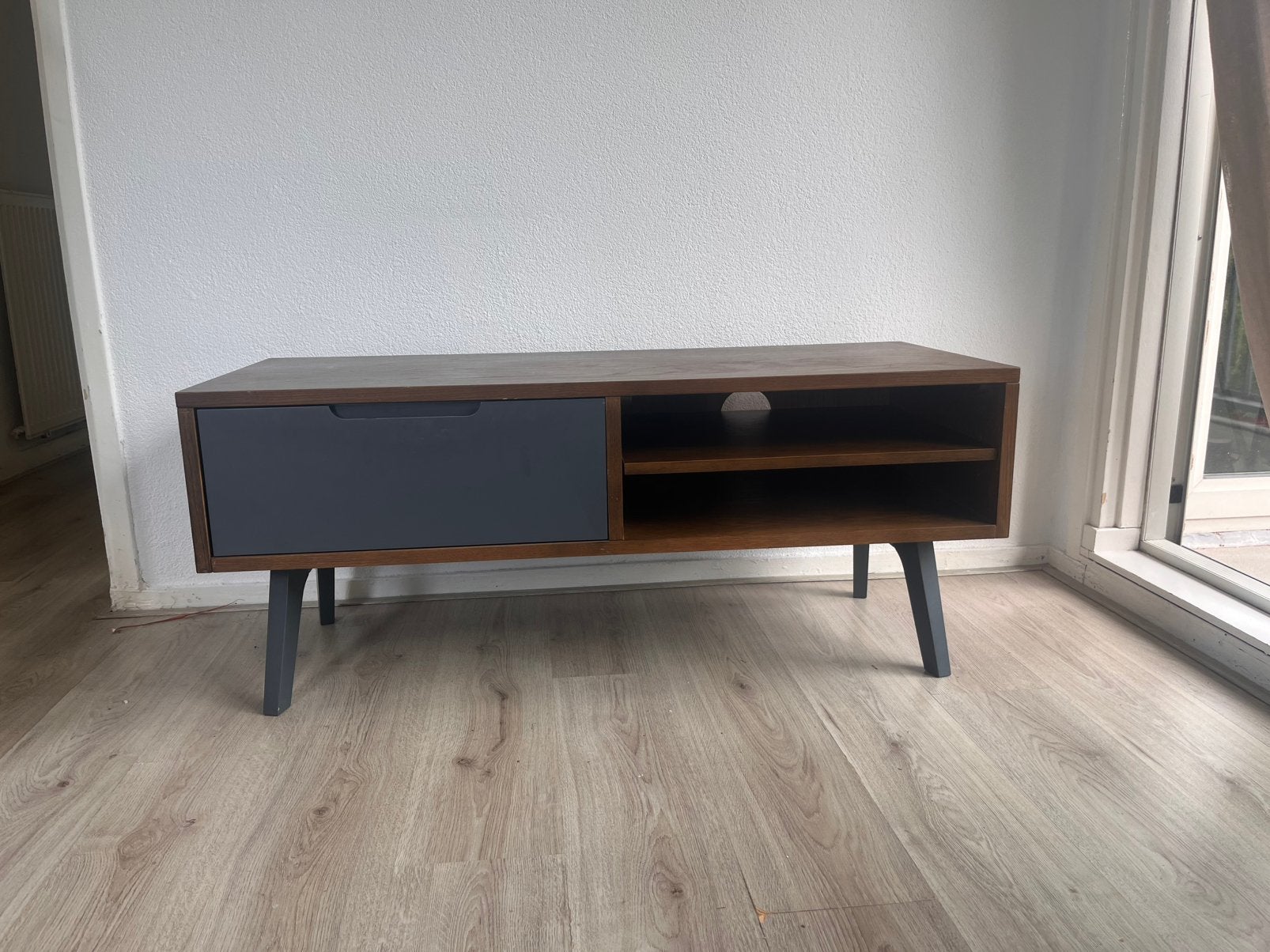 Tv Meubel - MADE - Walnootlook, Ophalen, 100 tot 150 cm, Zo goed als nieuw, Minder dan 100 cm