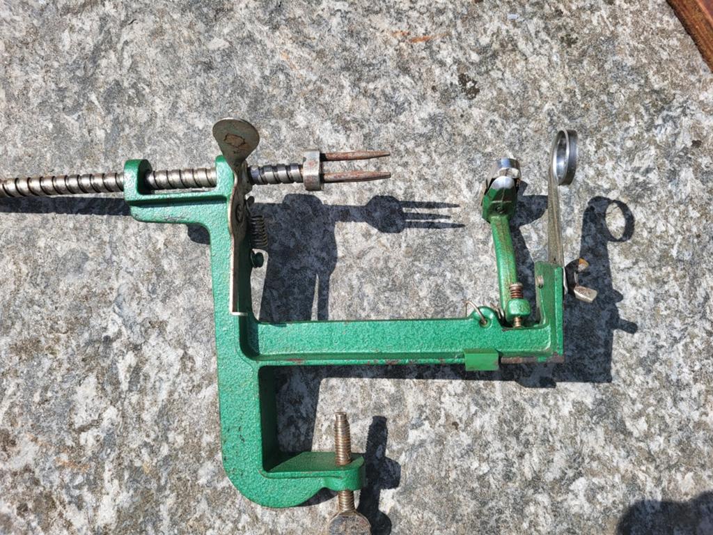 Wortel schil machine, Ophalen