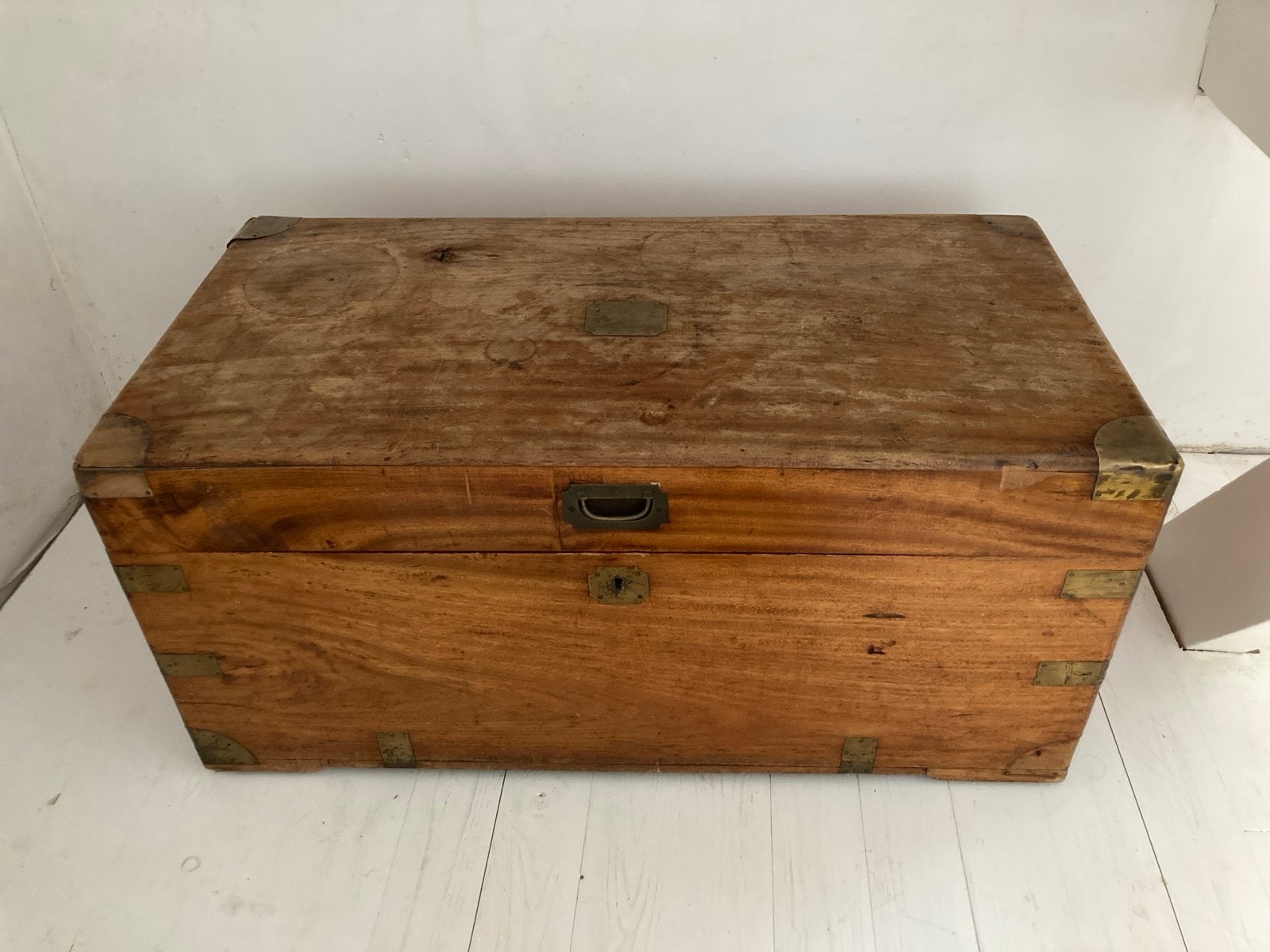 Antieke houten dekenkist met messing beslag (opknapper), Ophalen