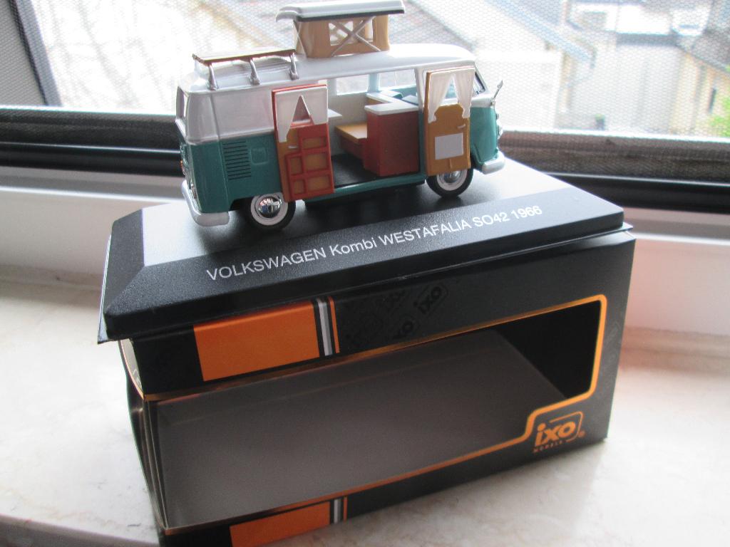 IXO VW Bus Kombi Westfalia Campingbus 1:43, Ophalen of Verzenden, Zo goed als nieuw, Auto, Overige merken