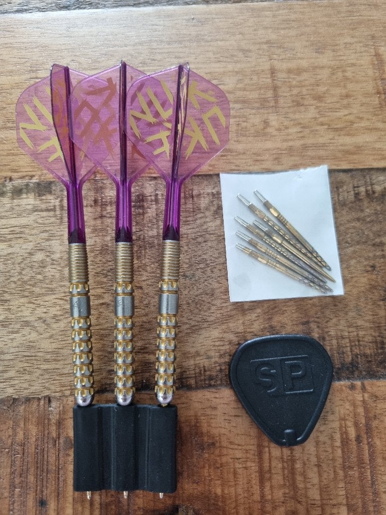 Luke Littler G1 prodigy 24 gram, Sport en Fitness, Darts, Verzenden, Gebruikt, Pijlen