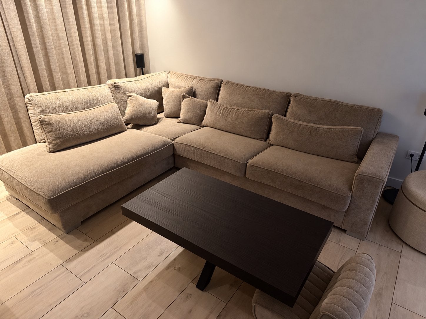 Hoekbank met tafel en stoelen, Ophalen, Zo goed als nieuw, Stof