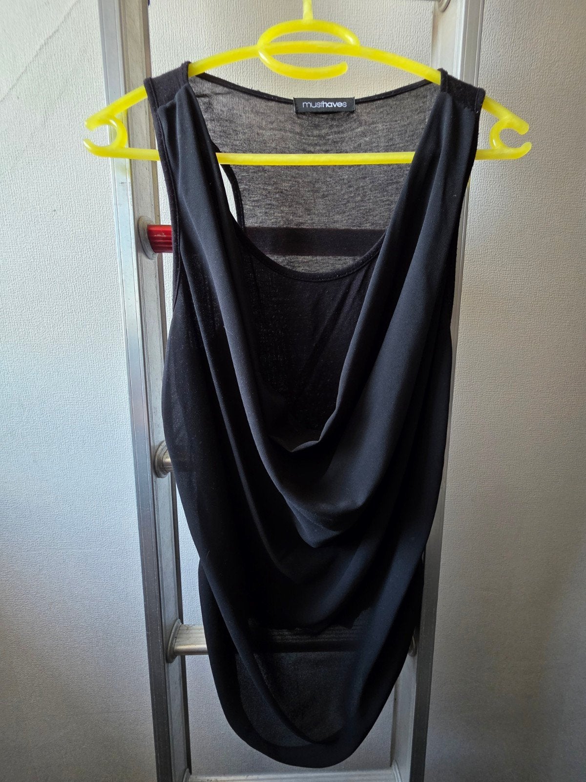 Zwarte waterval top - Musthaves, Kleding | Dames, Tops, Musthavee, Zwart, Zonder mouw, Gedragen