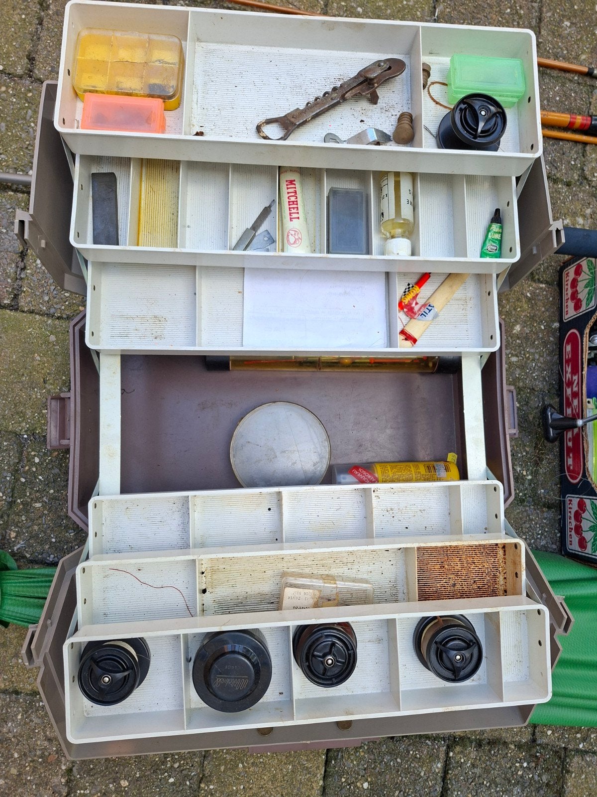 Vintage viskoffer met diverse visbenodigdheden, Watersport en Boten, Hengelsport | Algemeen, Ophalen of Verzenden, Gebruikt, Overige typen