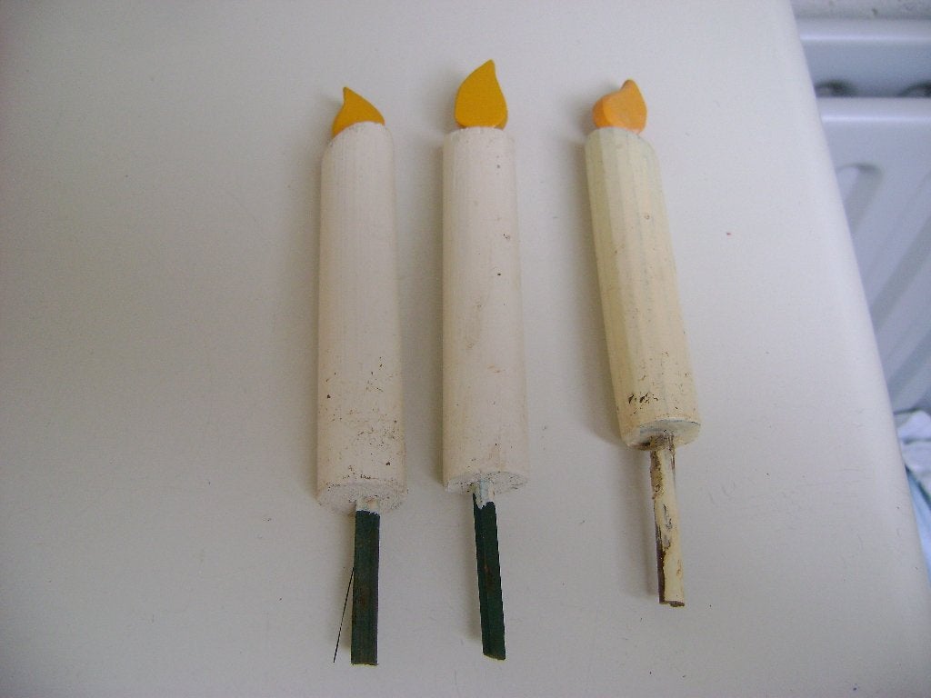 3 houten kaarsen op steker van 18cm hoog, Diversen, Kerst, Ophalen of Verzenden, Gebruikt