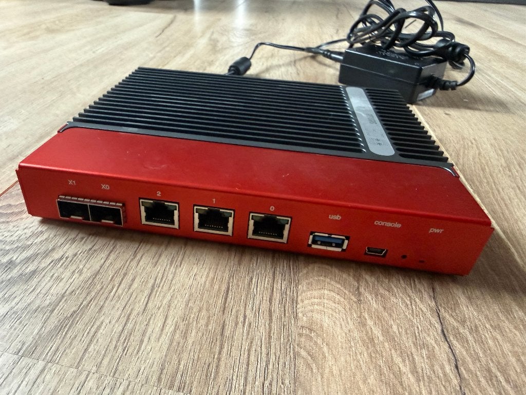 Deciso DEC750 OPNsense router met SFP+, Ophalen of Verzenden, Zo goed als nieuw, Router, Deciso