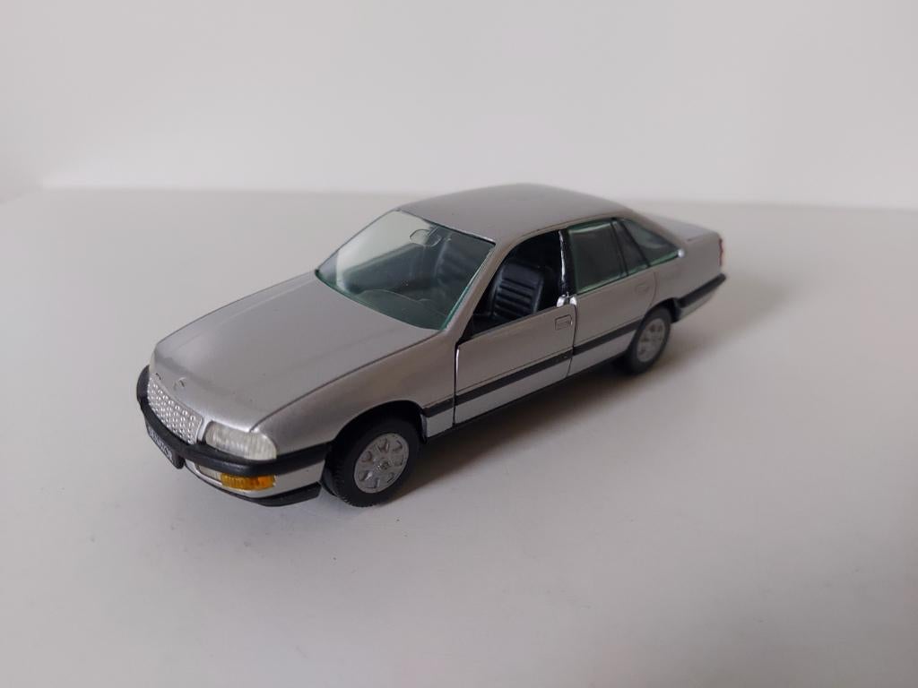 Gama 1133 Opel Senator zilvergrijs, Hobby en Vrije tijd, Modelauto's | 1:43, Ophalen of Verzenden, Zo goed als nieuw, Auto, Gama