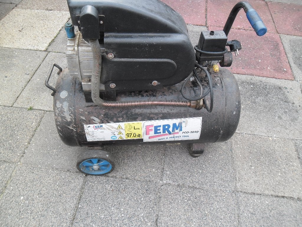 lucht   compressor  ,, Ophalen, 6 tot 10 bar, Zo goed als nieuw, Minder dan 200 liter/min