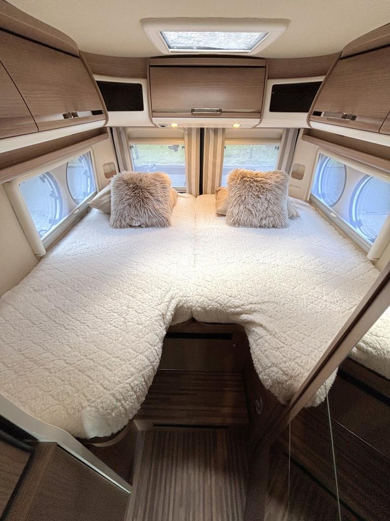 Carthago Malibu Van Charming 640 9TRAPS AUTOMAAT ENKELE BEDD, Buscamper of Camperbus, Overige brandstoffen, 6 tot 7 meter, Bedrijf