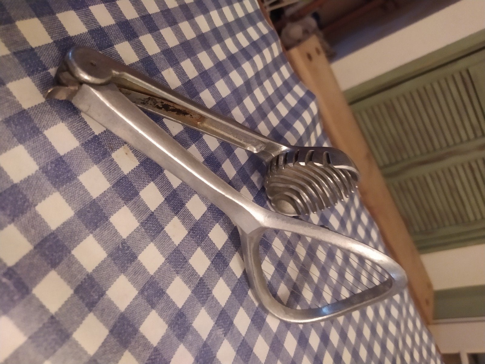 Vintage eiersnijder van aluminium, Ophalen of Verzenden