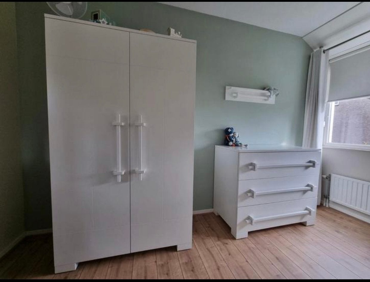 Witte kledingkast voor baby- of kinderkamer, Ophalen, Gebruikt, Kast, 50 tot 70 cm