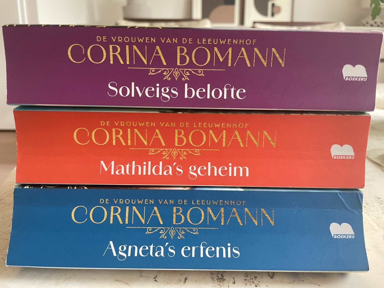 Corina Bomann - De Vrouwen van de Leeuwenhof (3 boeken), Ophalen of Verzenden, Zo goed als nieuw, Nederland