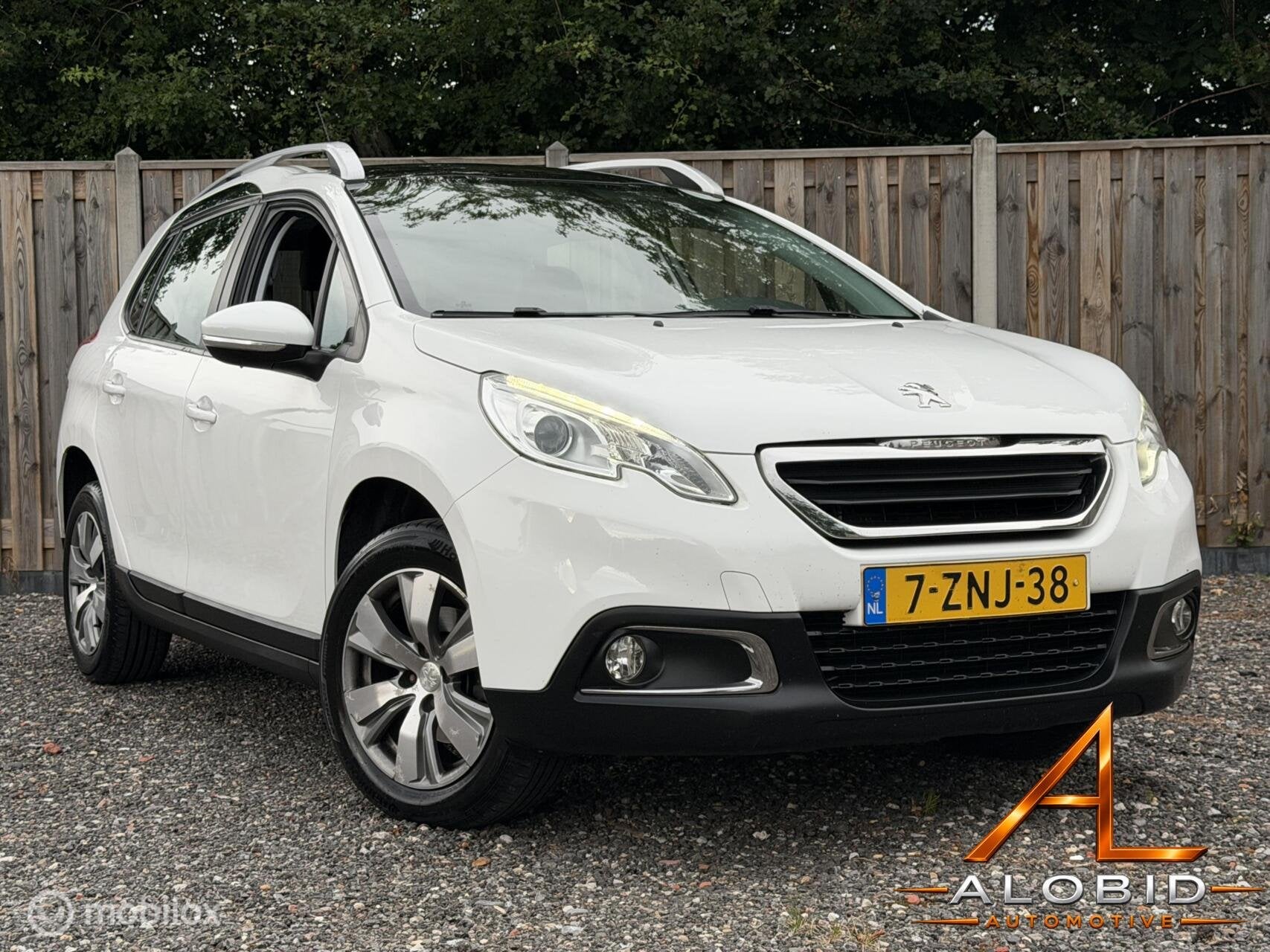 Peugeot 2008 1.6 VTi Navi Pano Trekhaak Airco 100% onderhoud, Voorwielaandrijving, Euro 5, Gebruikt, 4 cilinders