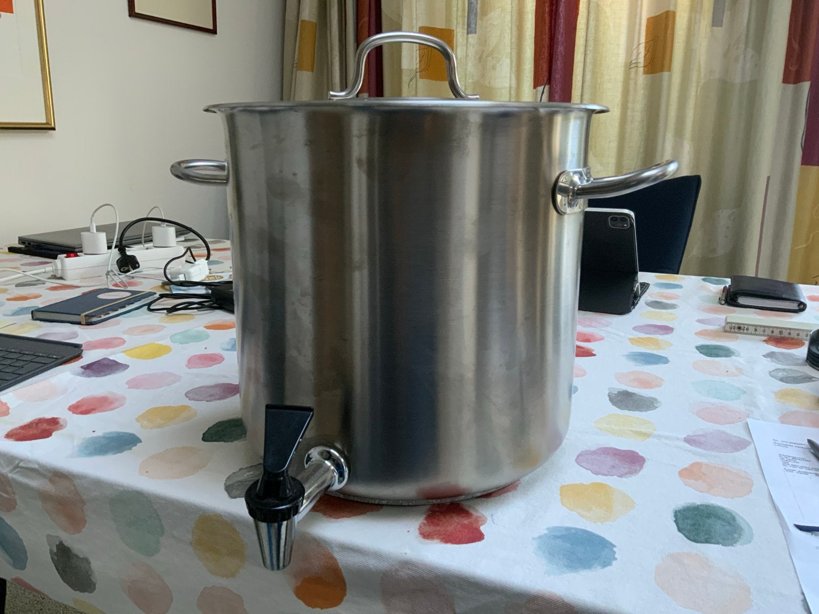 RVS Soeppan met tapkraan - 14 liter - Pujadas, Ophalen, Met deksel, Zo goed als nieuw, Rvs