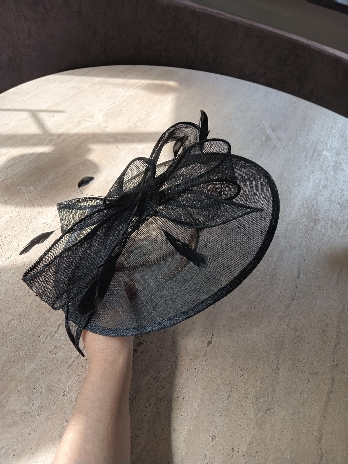zwarte fascinator dames hoed haarband, Ophalen of Verzenden, Zo goed als nieuw