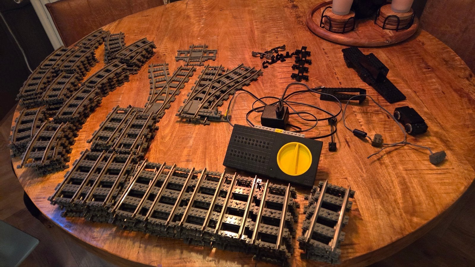 Grote partij LEGO 9V treinrails met snelheidsregelaar, Gebruikt, Overige thema's, Lego, Ophalen of Verzenden