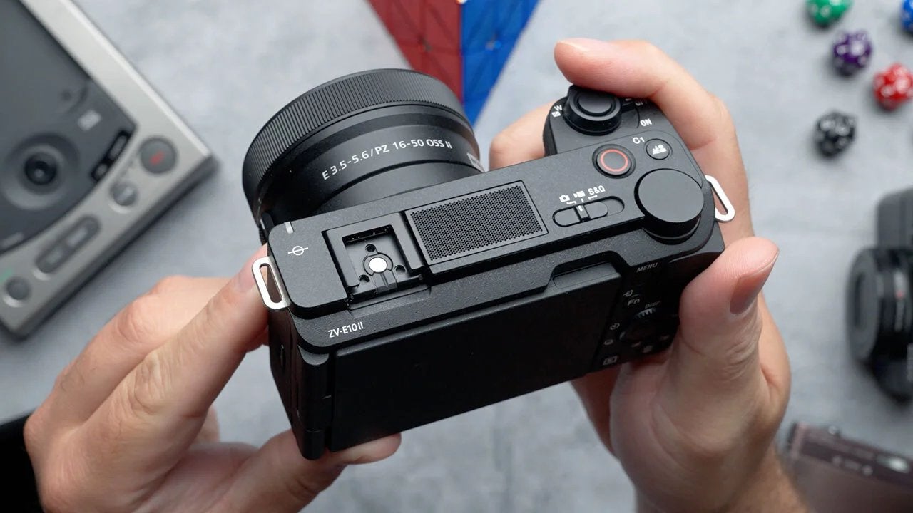 nieuw met garantie Sony ZV-E10 ii met 16-50mm powerzoom lens, Ophalen of Verzenden, Zo goed als nieuw, Sony, Draagriem