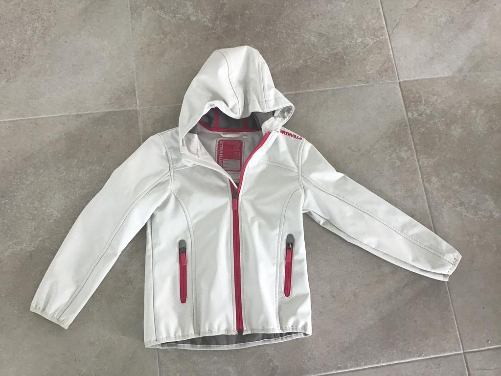 Soft shell jasje, maat 122, Kinderen en Baby's, Kinderkleding | Maat 122, Ophalen of Verzenden, Zo goed als nieuw, Meisje, Jas
