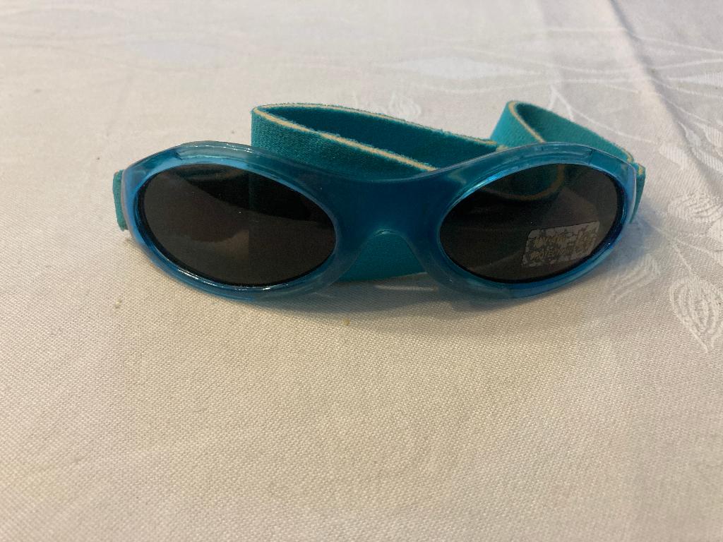 Baby banz uv 400 zonnebril 0-2 jaar blauw instelbare band!, Ophalen of Verzenden, Zo goed als nieuw, Baby banz