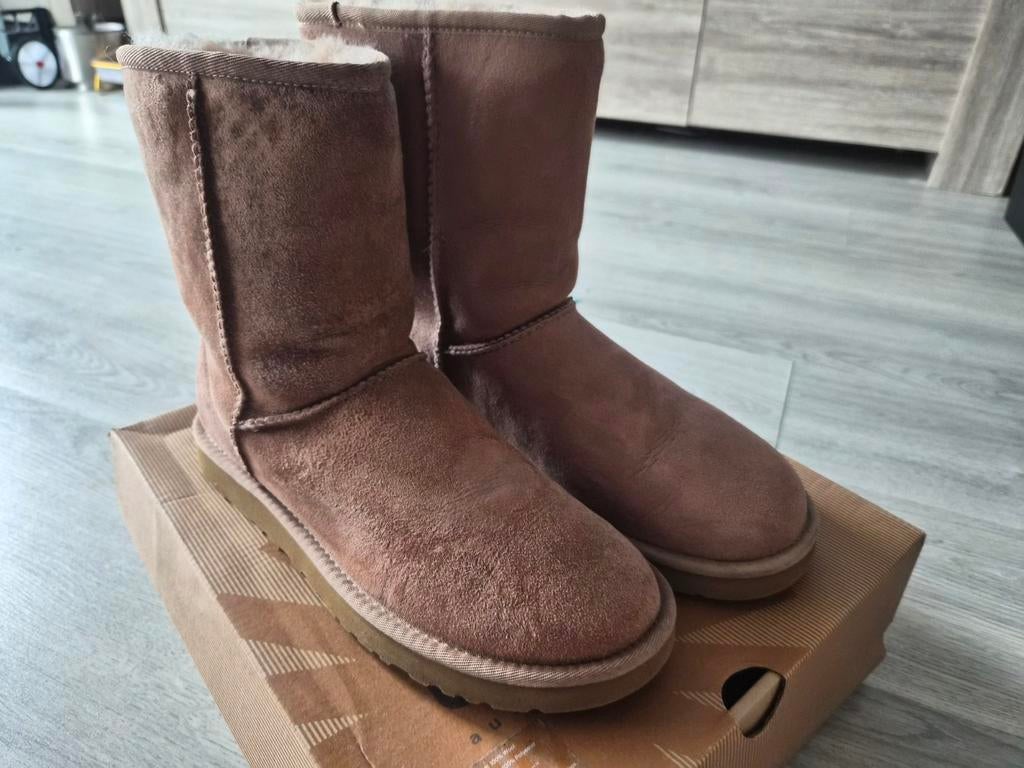 Ugg bruin 39, Kleding | Dames, Schoenen, Hoge laarzen, UGG, Bruin, Ophalen of Verzenden